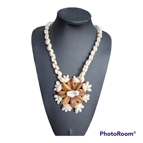 Set of 3 cowrie shells necklace Made with cowrie sea shells boho - Picture 5 of 11